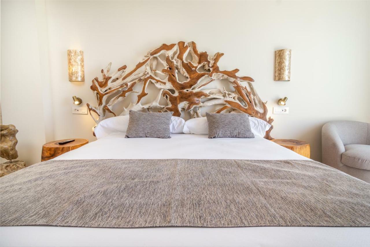 Hotel Zahara Beach&Spa - Adults Recommended Zahara de los Atunes Exterior foto A bed with a wooden headboard
